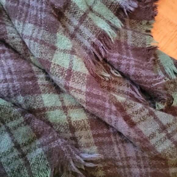 Scarf/wrap/poncho - Picture 2 of 2